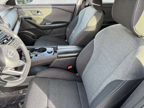 Used 2023 Nissan Rogue SV image 10