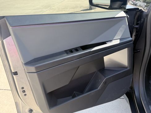 Used 2025 Tesla Cybertruck AWD Crew Cab image 23