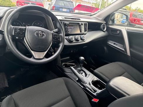 Used 2018 Toyota RAV4 LE w/ All Weather Liner Package AWD/4WD image 20