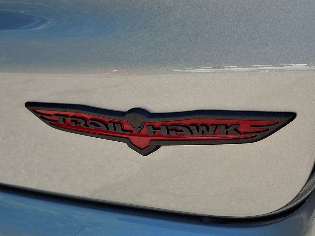 Used 2025 Jeep Compass Trailhawk AWD/4WD image 15
