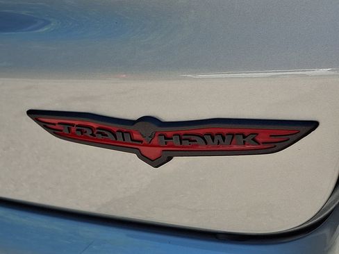 Used 2025 Jeep Compass Trailhawk AWD/4WD image 15