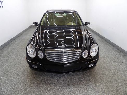 Used 2009 Mercedes-Benz E 350 4MATIC Sedan image 2