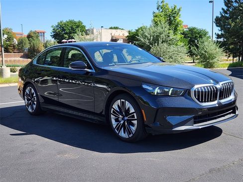 Certified 2024 BMW i5 eDrive40i w/ Premium Package image 4