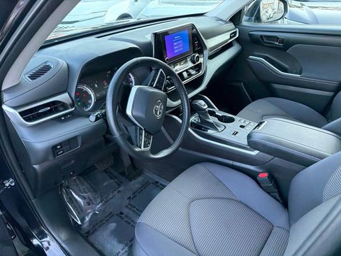 Used 2023 Toyota Highlander LE FWD image 19