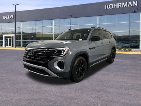 Used 2024 Volkswagen Atlas Peak Edition SE AWD/4WD image 1