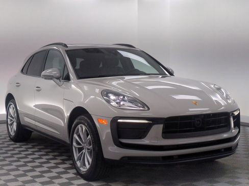 Certified 2026 Porsche Macan AWD/4WD image 8
