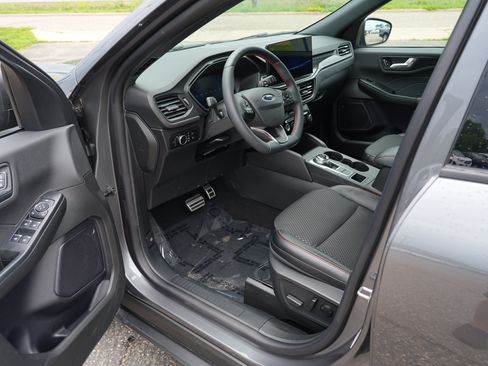 Used 2024 Ford Escape ST-Line w/ Tech Pack #1 AWD/4WD image 15