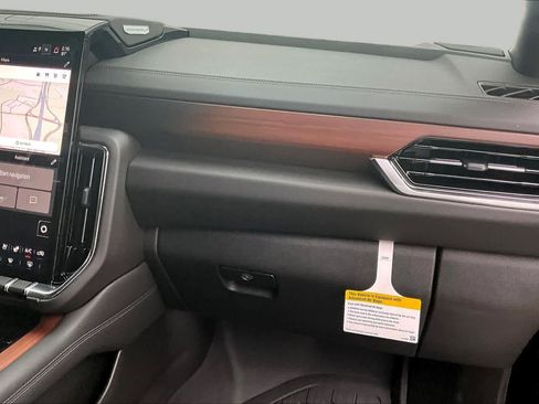 Used 2026 GMC Yukon Denali AWD/4WD image 19