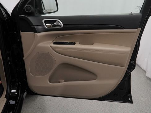 Certified 2022 Jeep Grand Cherokee Laredo E image 46