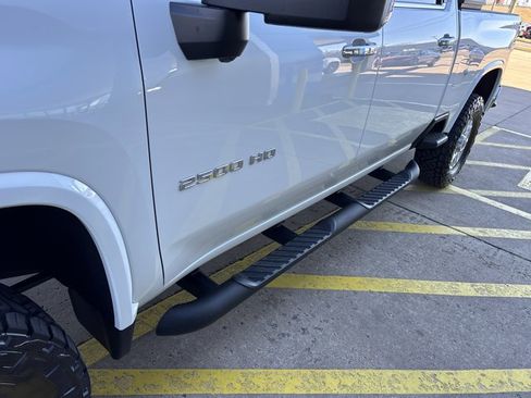 Used 2024 Chevrolet Silverado 2500 LTZ w/ LTZ Convenience Package image 18