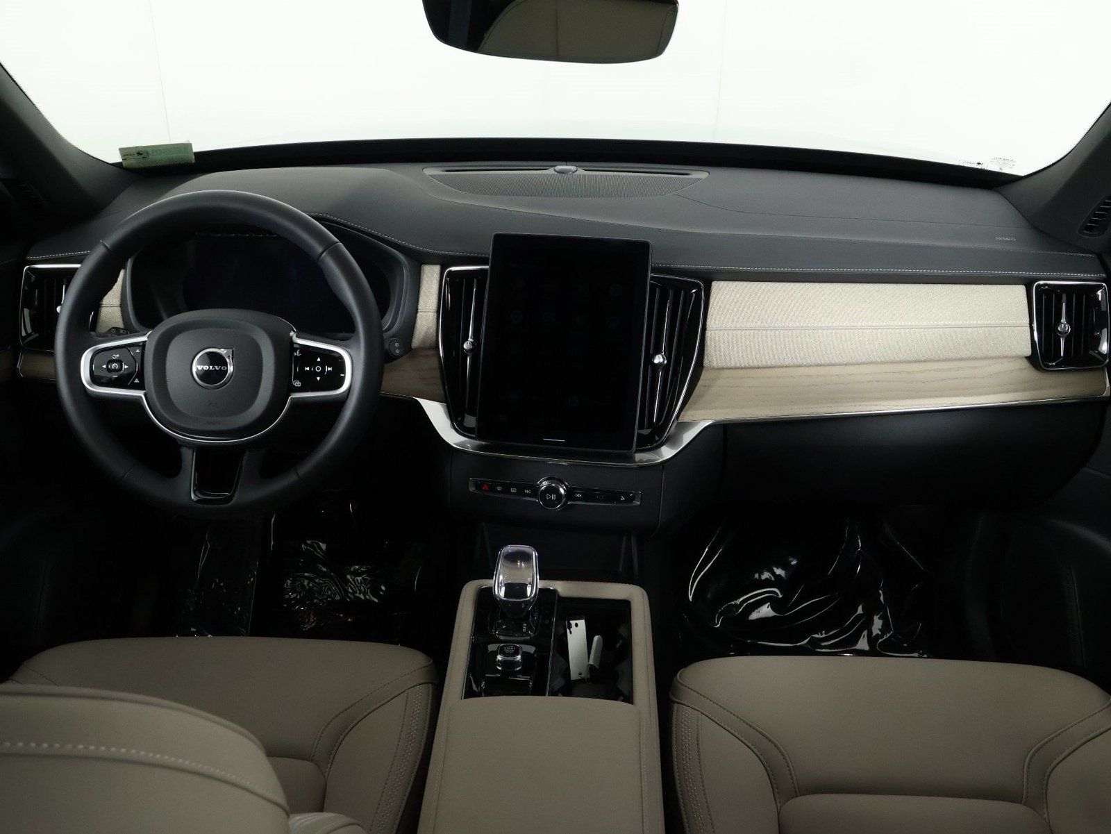 Certified 2026 Volvo XC90 B6 Plus w/ Protection Package AWD/4WD image 7