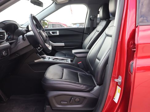 Used 2023 Ford Explorer XLT w/ Equipment Group 202A image 10
