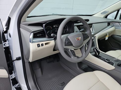 New 2025 Cadillac XT5 Premium Luxury w/ LPO, Floor Liner Package image 10