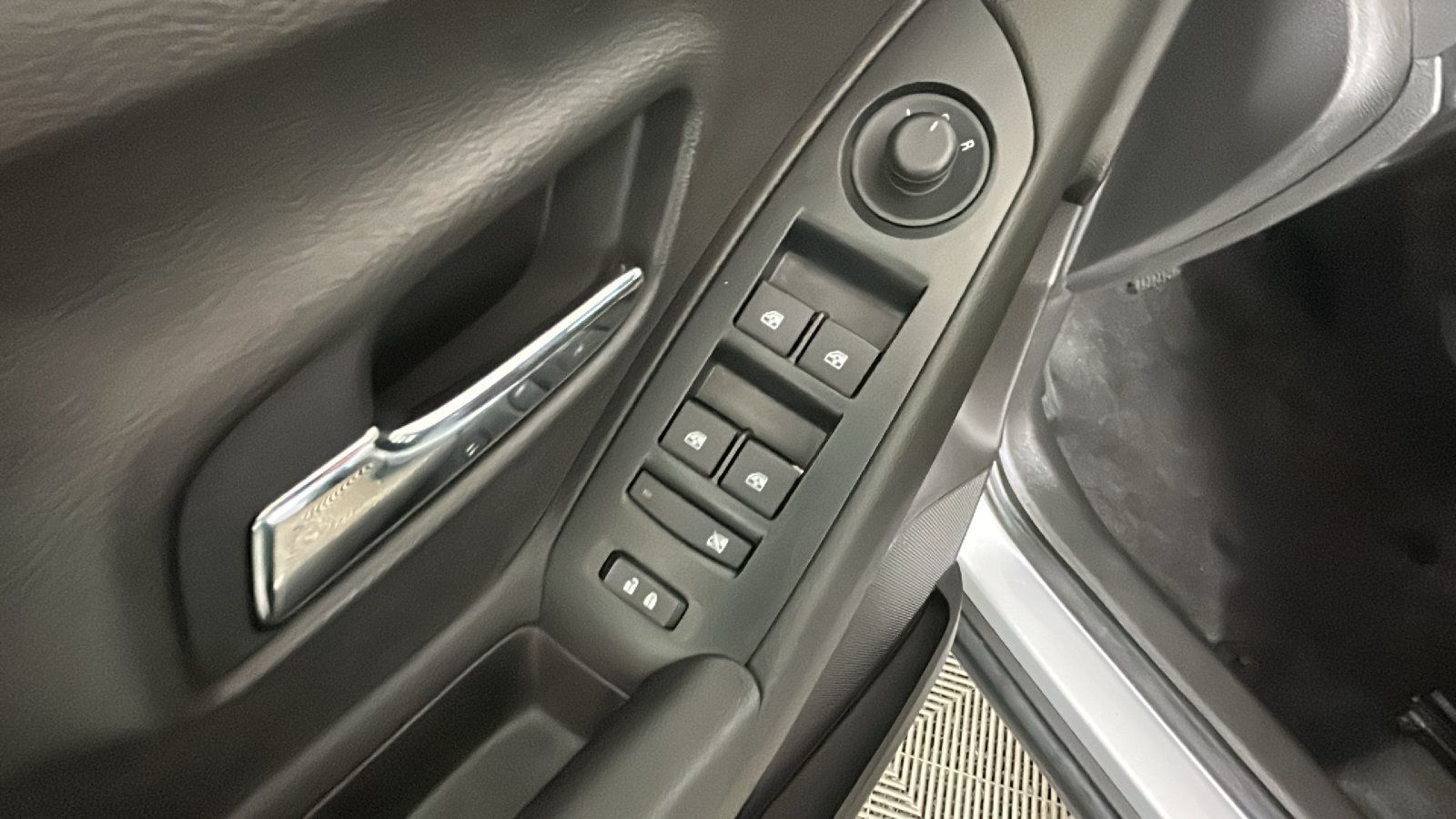 Used 2018 Chevrolet Trax LS FWD image 12