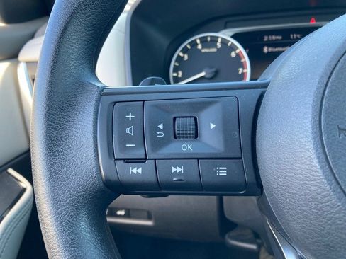 Used 2024 Nissan Rogue SV image 11