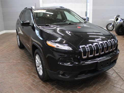 Used 2017 Jeep Cherokee Latitude image 25