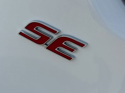 Used 2025 Toyota Corolla SE image 10