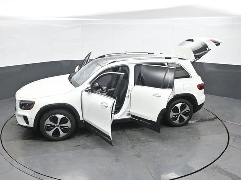 Used 2025 Mercedes-Benz GLB 250 4MATIC image 52