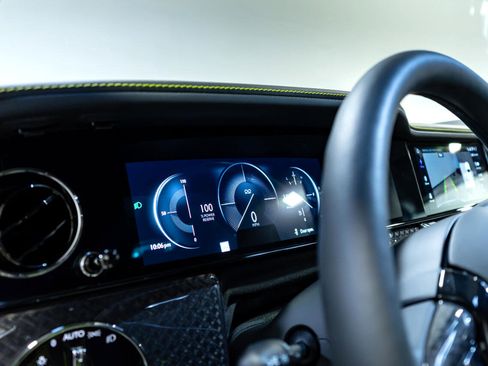 Used 2025 Rolls-Royce Cullinan Black Badge image 18