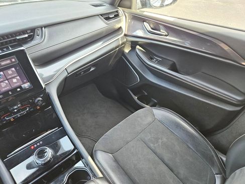 Used 2021 Jeep Grand Cherokee L Laredo image 15