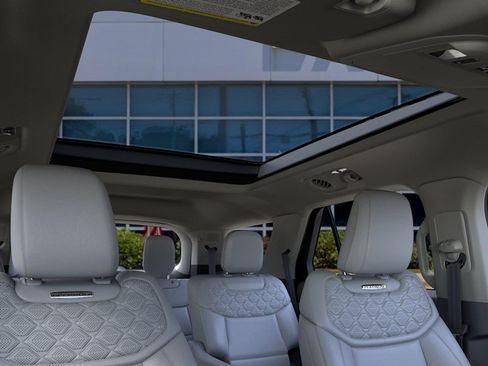 Used 2026 Ford Explorer Platinum w/ LUX Leather Package AWD/4WD image 22