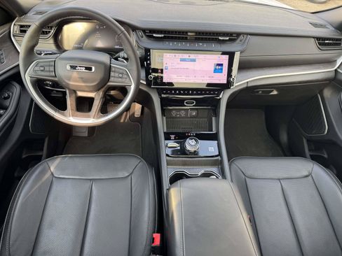 Used 2026 Jeep Grand Cherokee Limited AWD/4WD image 2