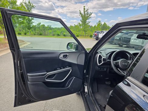 Used 2021 Kia Soul LX FWD image 20