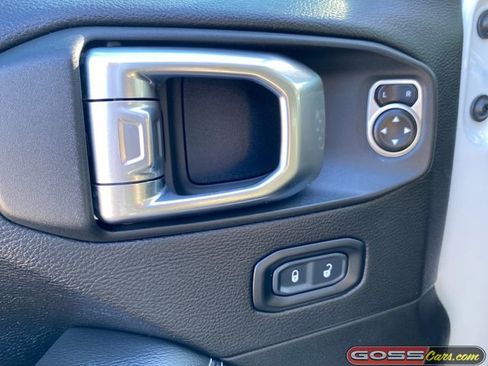 Certified 2020 Jeep Gladiator Overland w/ Cold Weather Group image 24