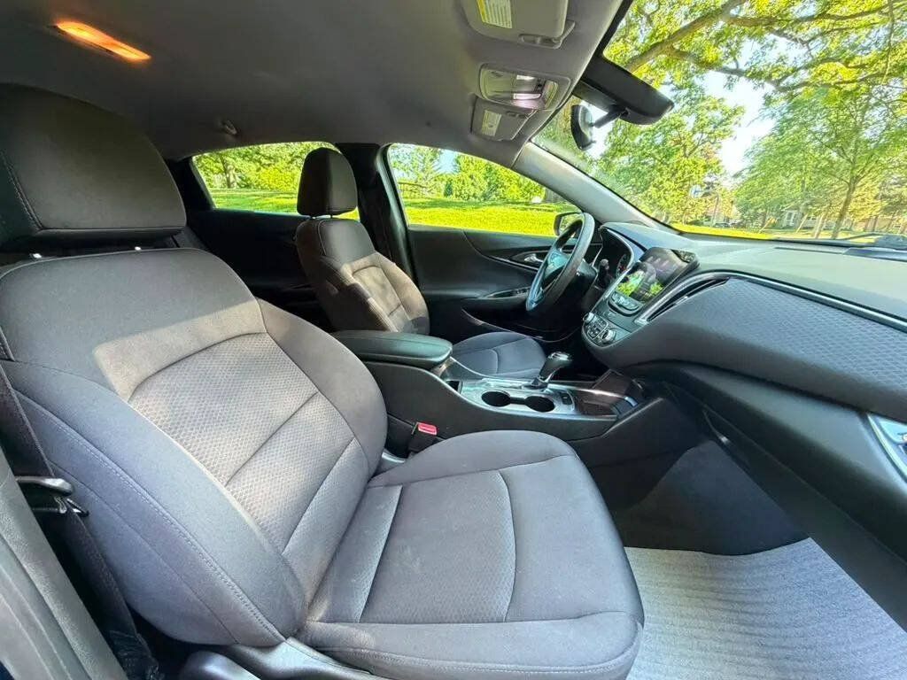 Used 2019 Chevrolet Malibu LT FWD image 9