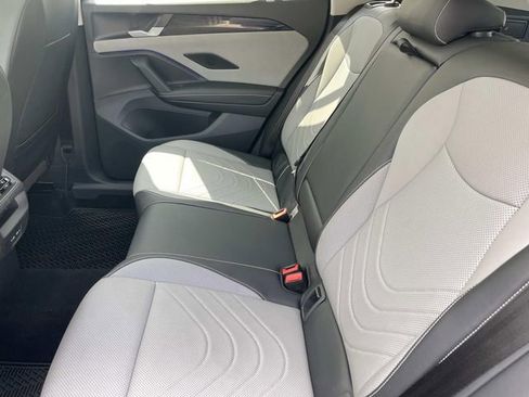 Used 2026 Volkswagen Tiguan SE w/ Panoramic Sunroof Package FWD image 26