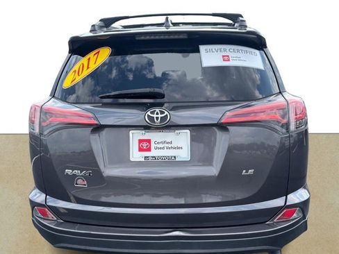Used 2017 Toyota RAV4 LE FWD image 5