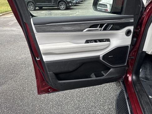 Used 2022 Jeep Wagoneer Series III w/ Flexible Seating Group AWD/4WD image 14