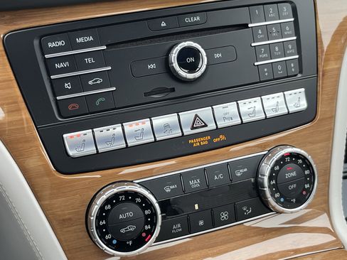 Used 2019 Mercedes-Benz SL 550 image 28