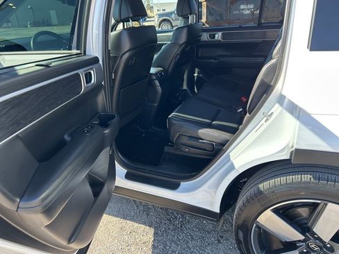 Used 2025 Hyundai Santa Fe Limited image 24