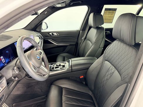 Certified 2025 BMW X7 M60i AWD/4WD image 5