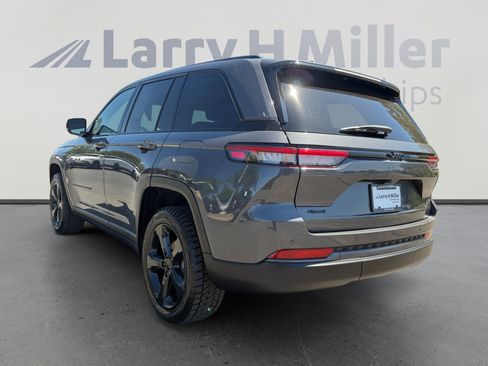 Used 2022 Jeep Grand Cherokee Altitude AWD/4WD image 3