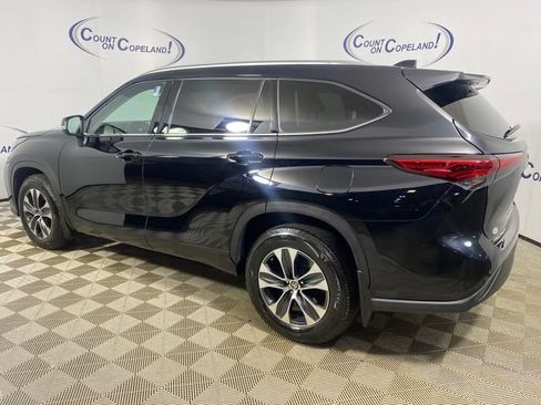 Used 2020 Toyota Highlander XLE AWD/4WD image 4