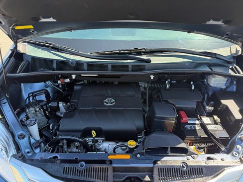 Used 2014 Toyota Sienna Limited w/ Limited Convenience Package FWD image 15
