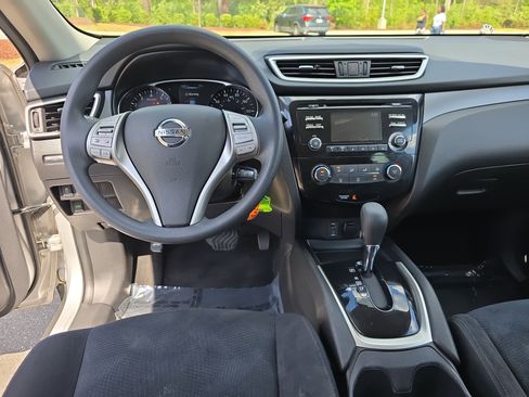 Used 2016 Nissan Rogue S FWD image 18