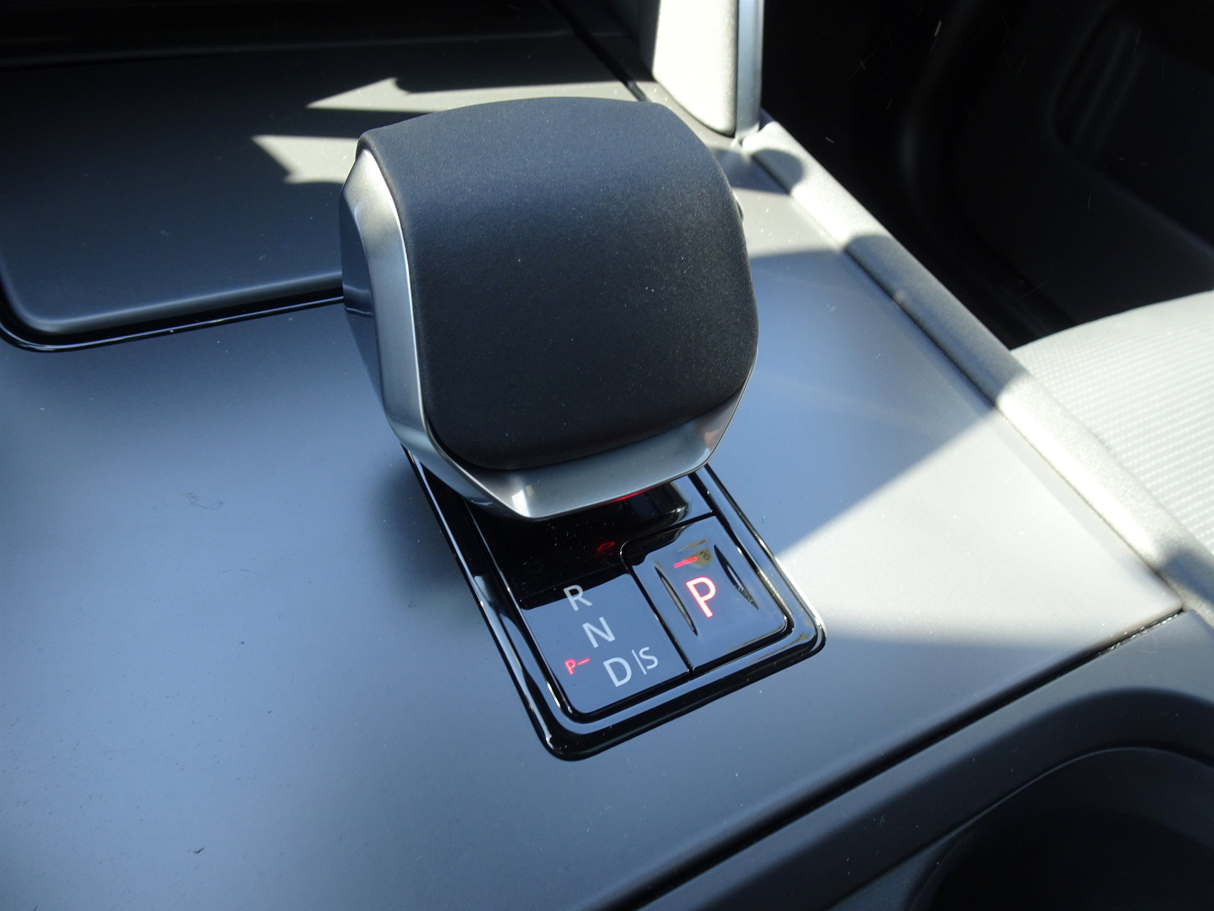 Certified 2025 Land Rover Discovery Sport Dynamic SE AWD/4WD image 25