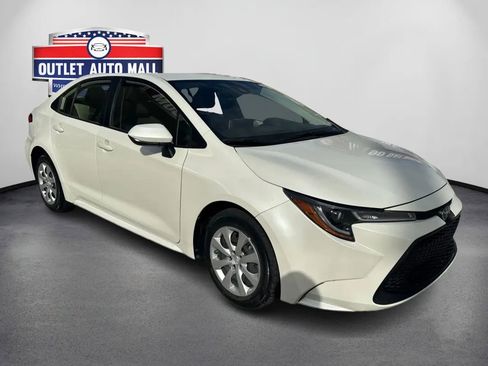 Used 2021 Toyota Corolla LE image 1