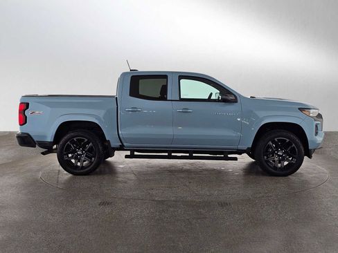 Used 2025 Chevrolet Colorado Z71 w/ Technology Package AWD/4WD image 2