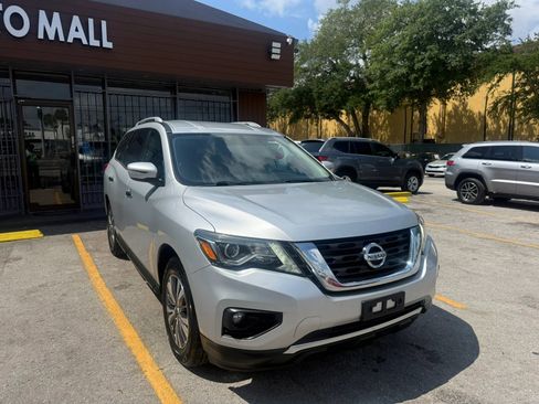 Used 2019 Nissan Pathfinder SV AWD/4WD image 3