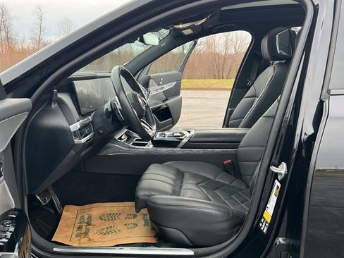 Used 2023 BMW 760i xDrive image 14