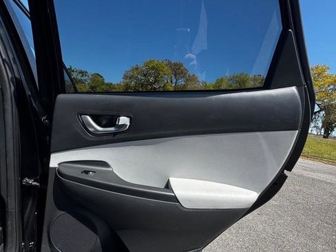 Used 2022 Hyundai Kona SEL w/ Convenience Package image 15