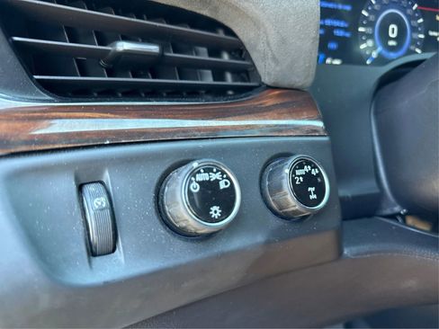 Used 2020 Cadillac Escalade Luxury AWD/4WD image 18