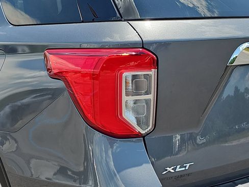 Used 2021 Ford Explorer XLT w/ Equipment Group 202A AWD/4WD image 34
