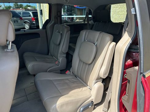 Used 2015 Chrysler Town & Country Touring w/ Driver Convenience Group FWD image 7