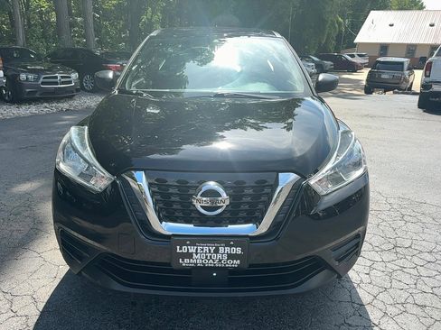 Used 2020 Nissan Kicks S image 1