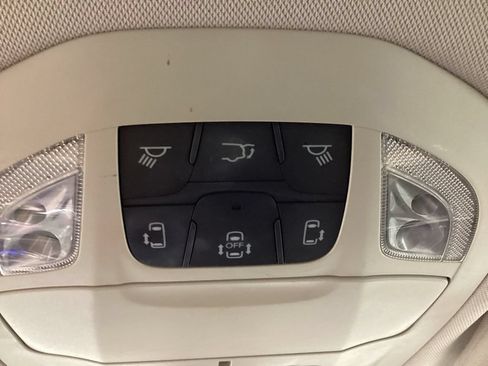Used 2017 Chrysler Pacifica Touring-L Plus FWD image 22